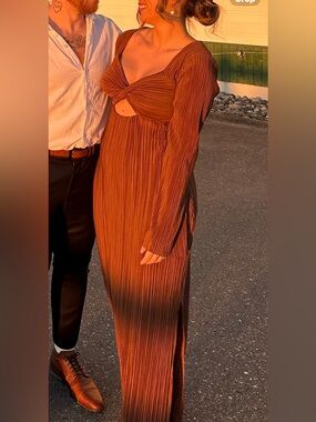 Vici Grand Entrance Plisse cutout Maxi dress in Rust